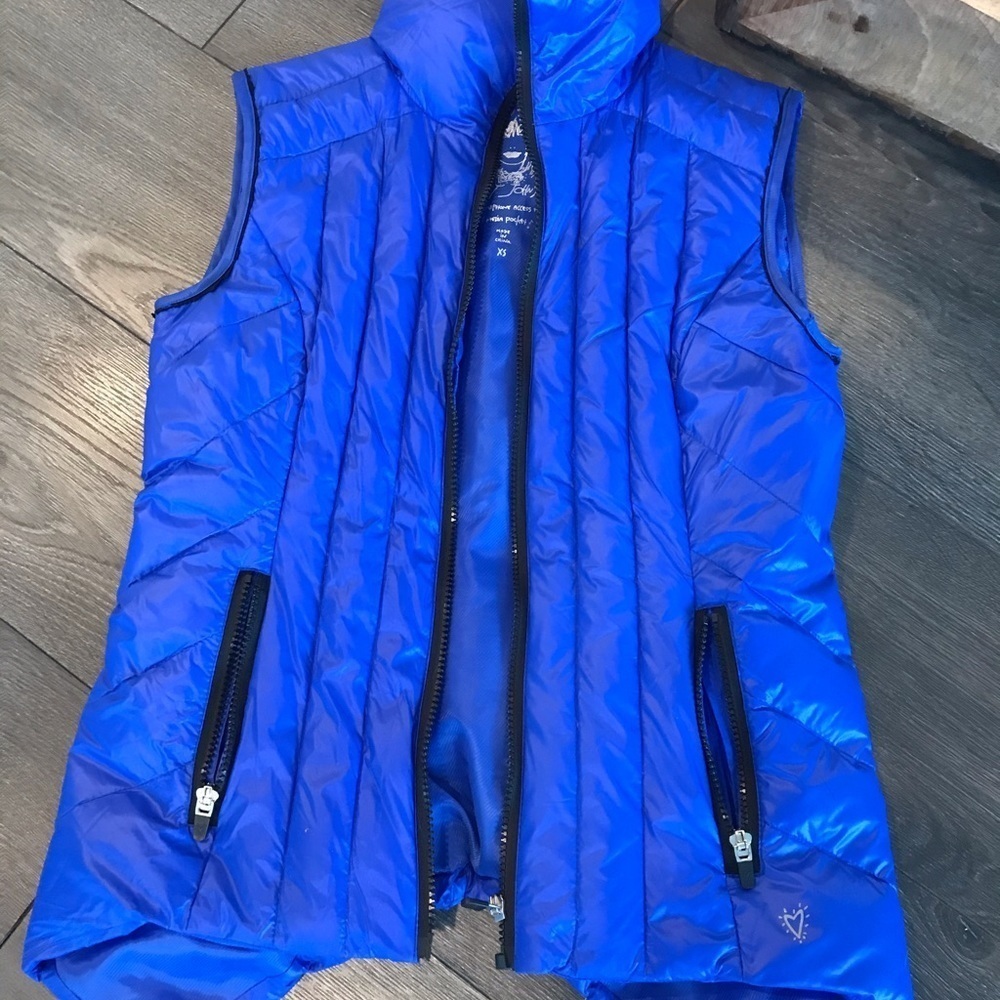 Betsey Johnson puffer vest blue xs reflective